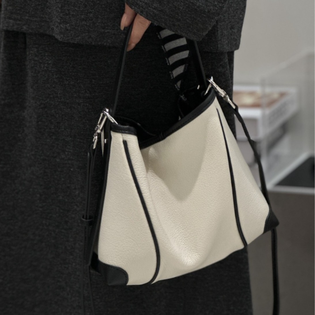 Unique Leather Work - 2025 가을 겨울 여성용 천연 가죽