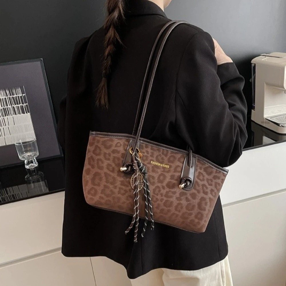 유니크 레트로 레오파드 프린트 언더암 백 대용량 모던  - Unique Leather Work 리뷰 및 가격